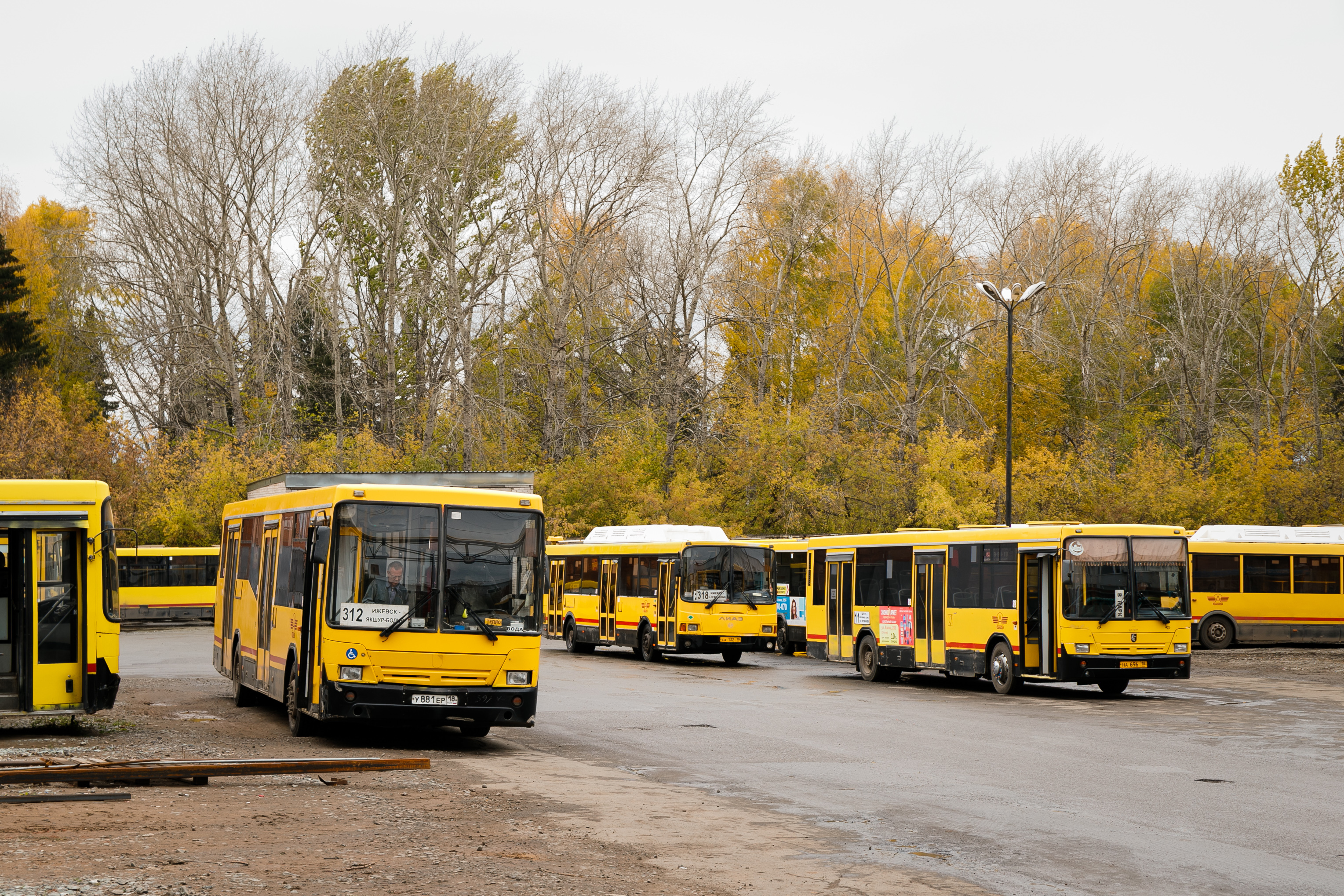 Дополнительные автобусные рейсы до кладбищ запустят 9 и 11 мая в Ижевске -  KP.RU